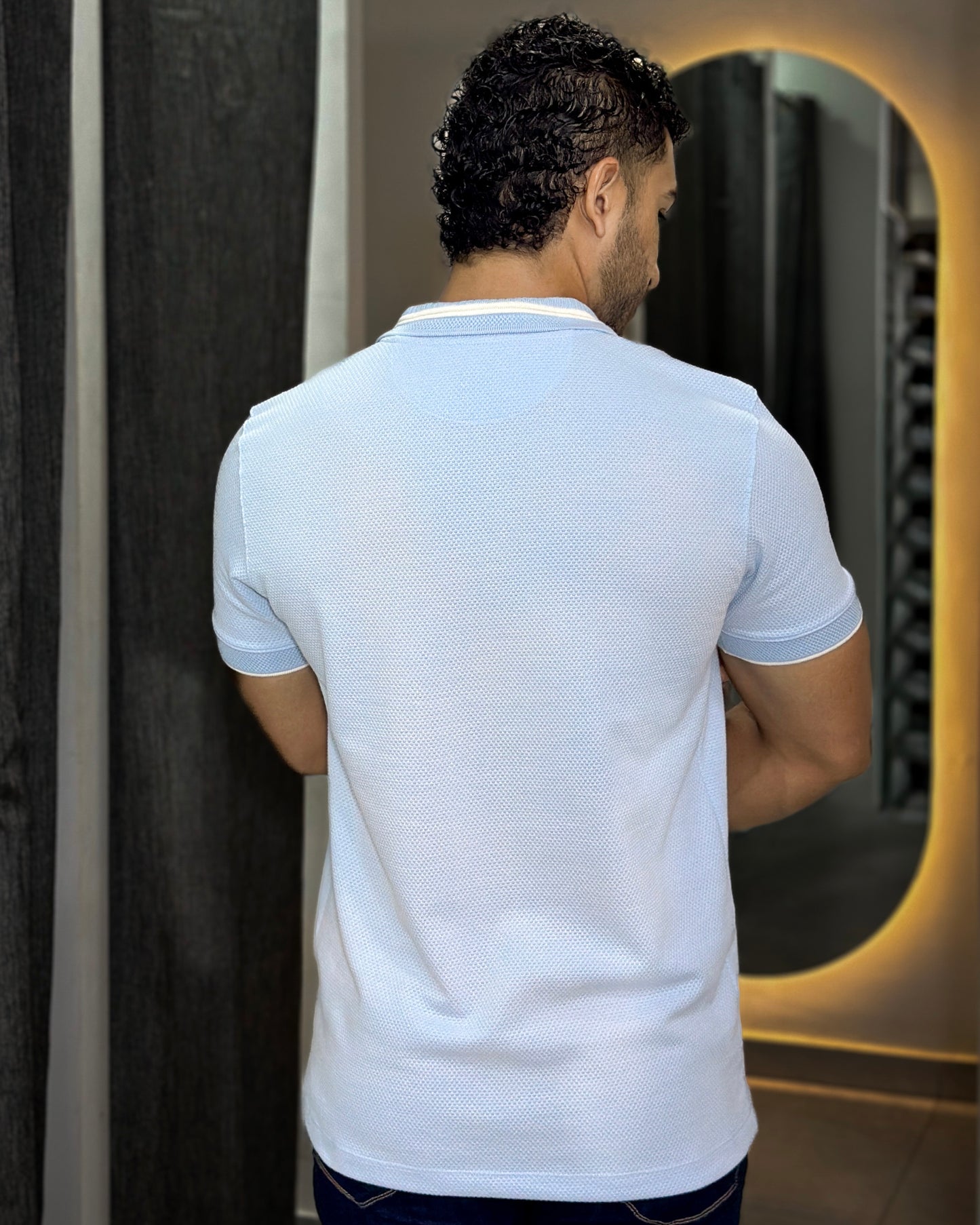Polo textura Azul con cuello y puños Jacquard diseño— Ceiba