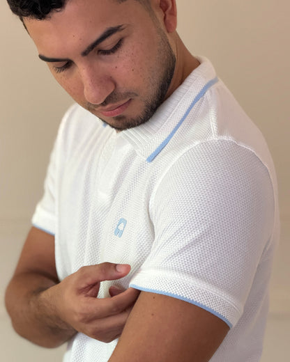 Polo textura Marfil  con cuello y puños Jacquard diseño— Ceiba