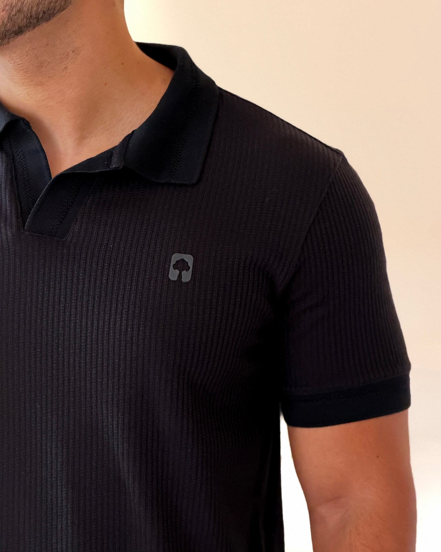 Polo textura Negro con cuello y puños Jacquard diseño — Ceiba